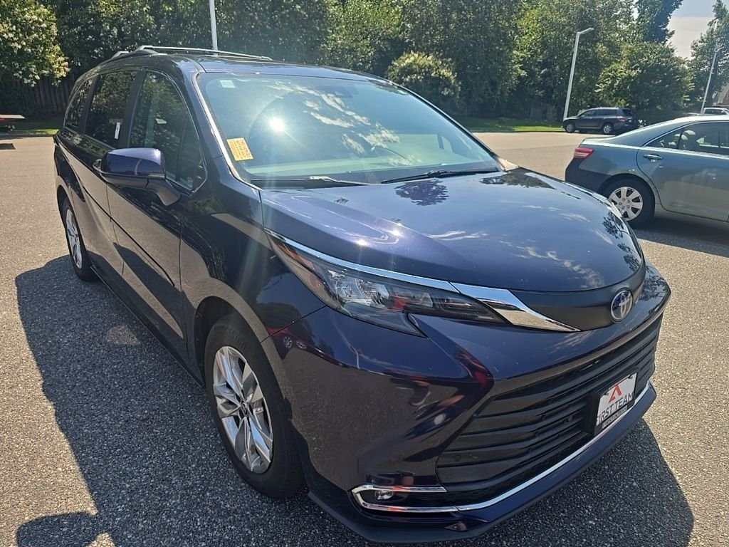 Used 2024  Toyota XLE image 3