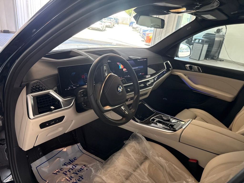 Used 2024 Black BMW sDrive40i image 3