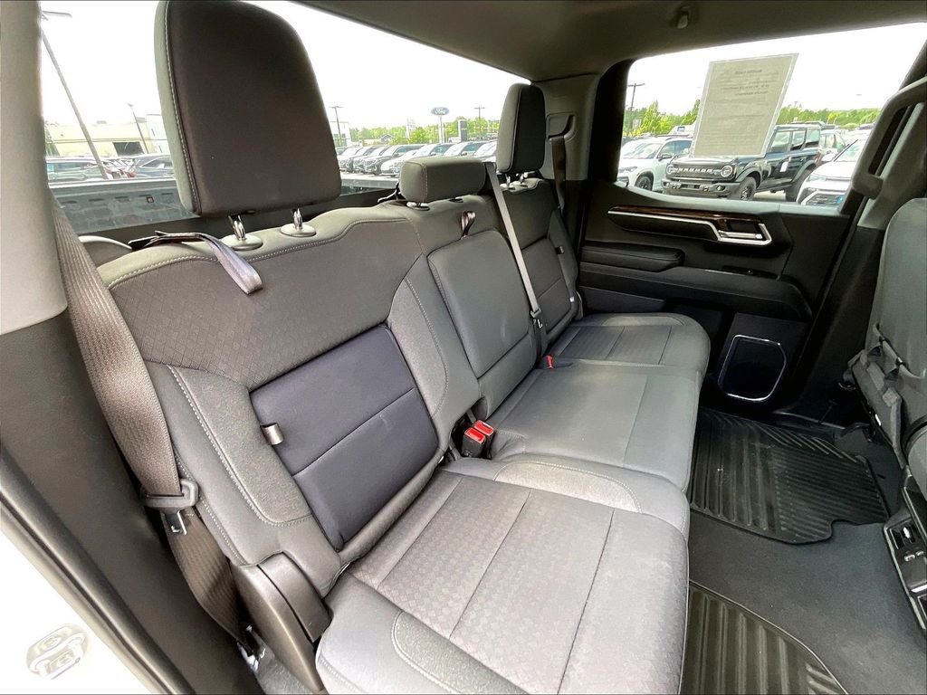Used 2025 Summit White GMC Elevation image 15