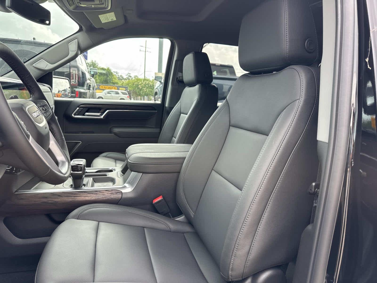 2026 GMC Sierra 1500 SLT - Photo 9