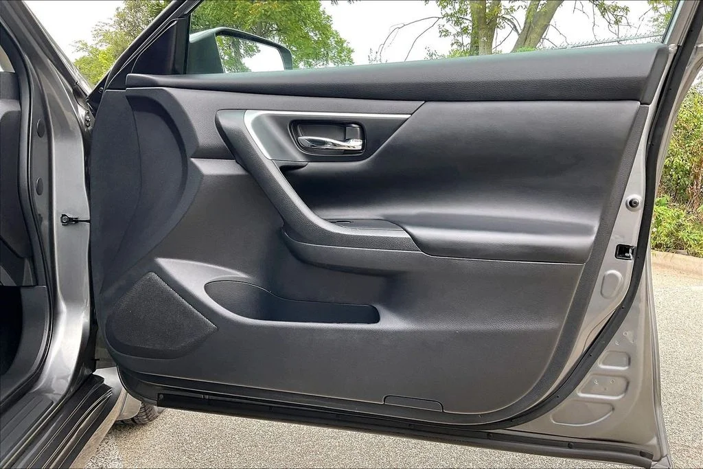 Used 2016 Gray Nissan 2.5 S image 23