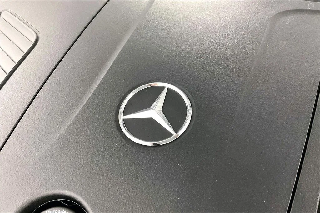 New 2026 Polar White Mercedes-Benz GLC 300 image 29