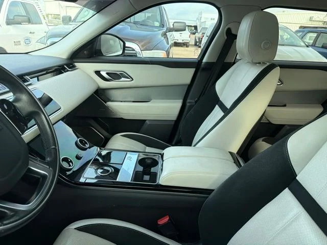 Used 2019 White Land Rover SE R-Dynamic image 11