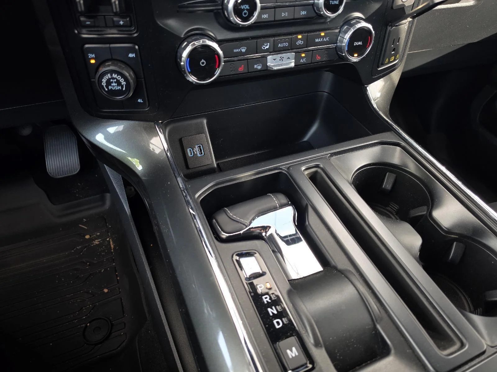 Used 2023 Oxford White Ford XLT image 35