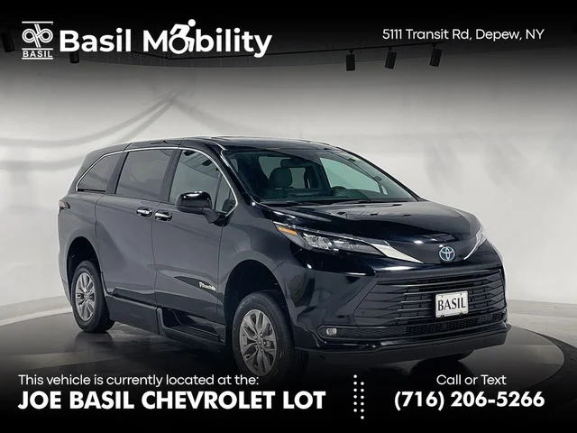 2025 Toyota Sienna XLE - Wheelchair Accessible