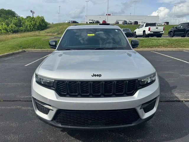 Used 2024 Silver Jeep Altitude X image 8