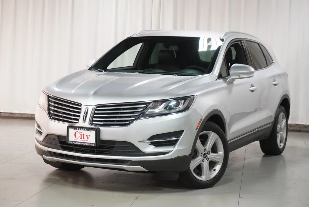 Used 2017 Ingot Silver Lincoln Premiere image 11