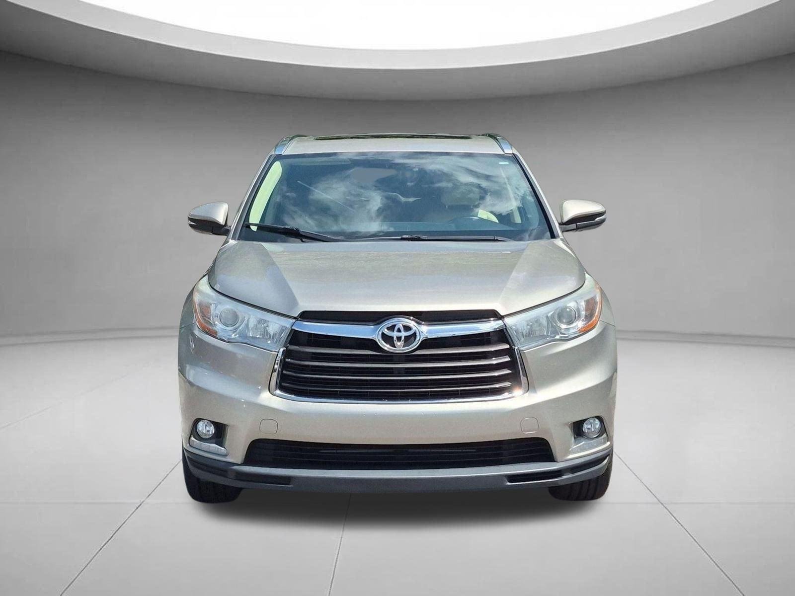 Used 2016  Toyota Limited image 8