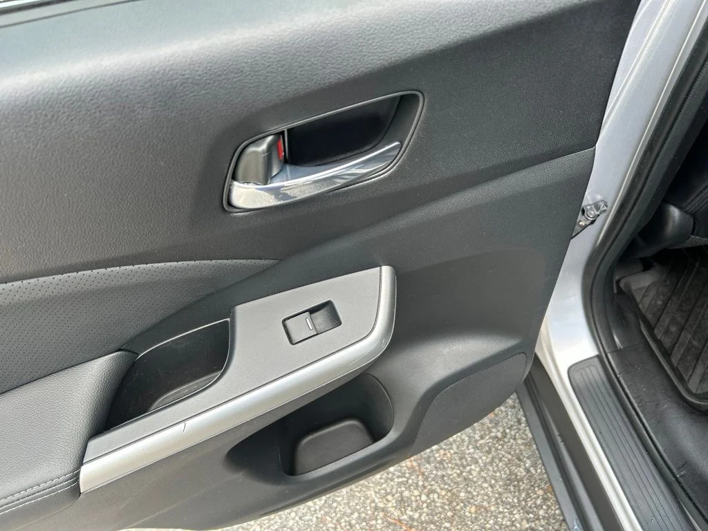 Used 2015 Silver Honda EX-L image 25