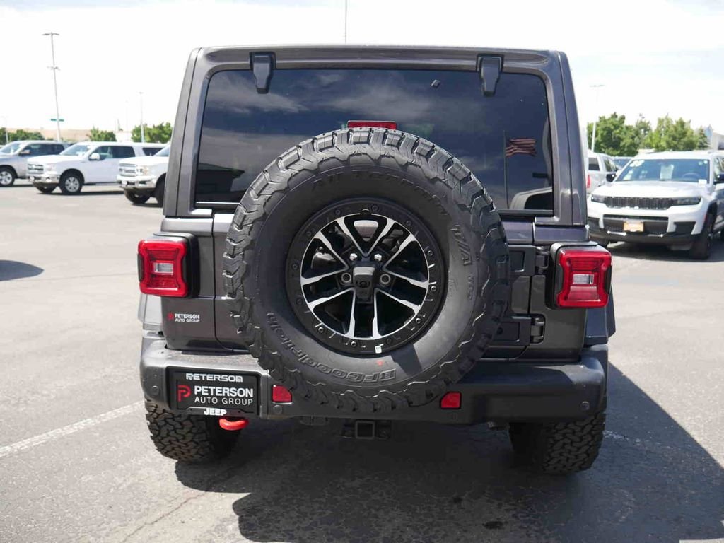 New 2026 Granite Crystal Metallic Clear-Coat Exterior Paint Jeep Rubicon image 22