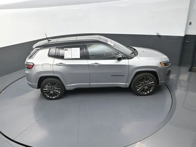 Used 2022 Silver Jeep Limited image 18