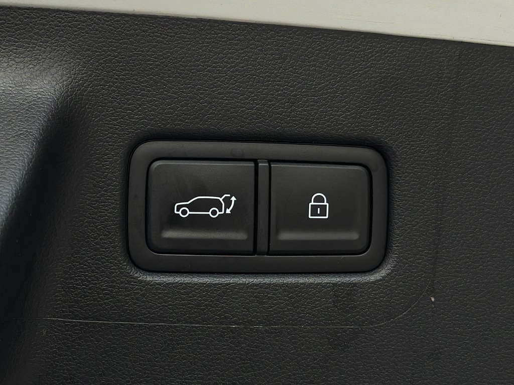 Used 2026 Serenity White Hyundai SEL image 25
