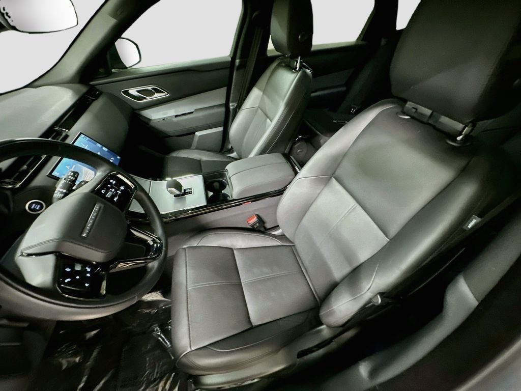 Used 2025  Land Rover S image 5