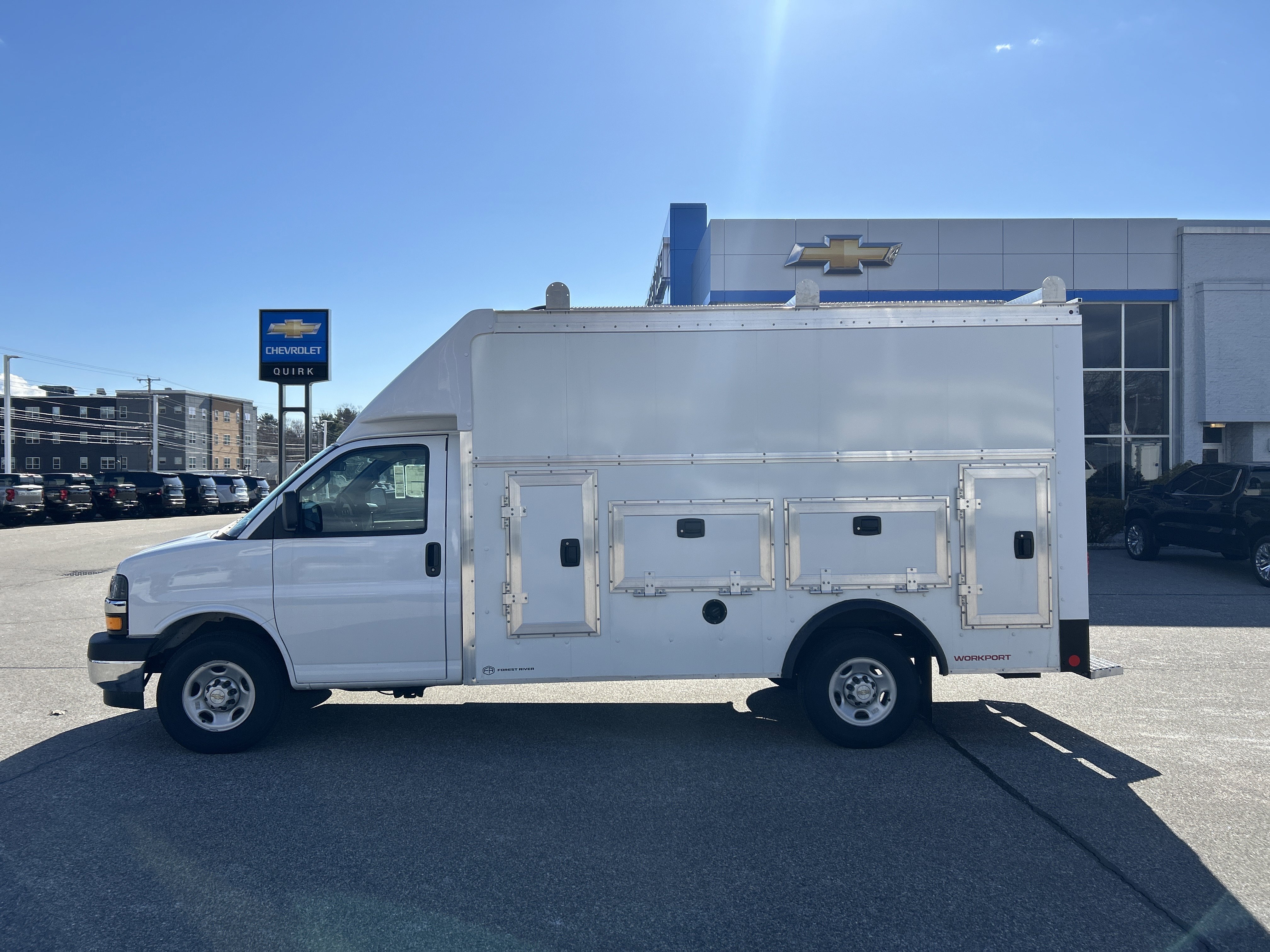 New 2026 Summit White Chevrolet 1WT image 6