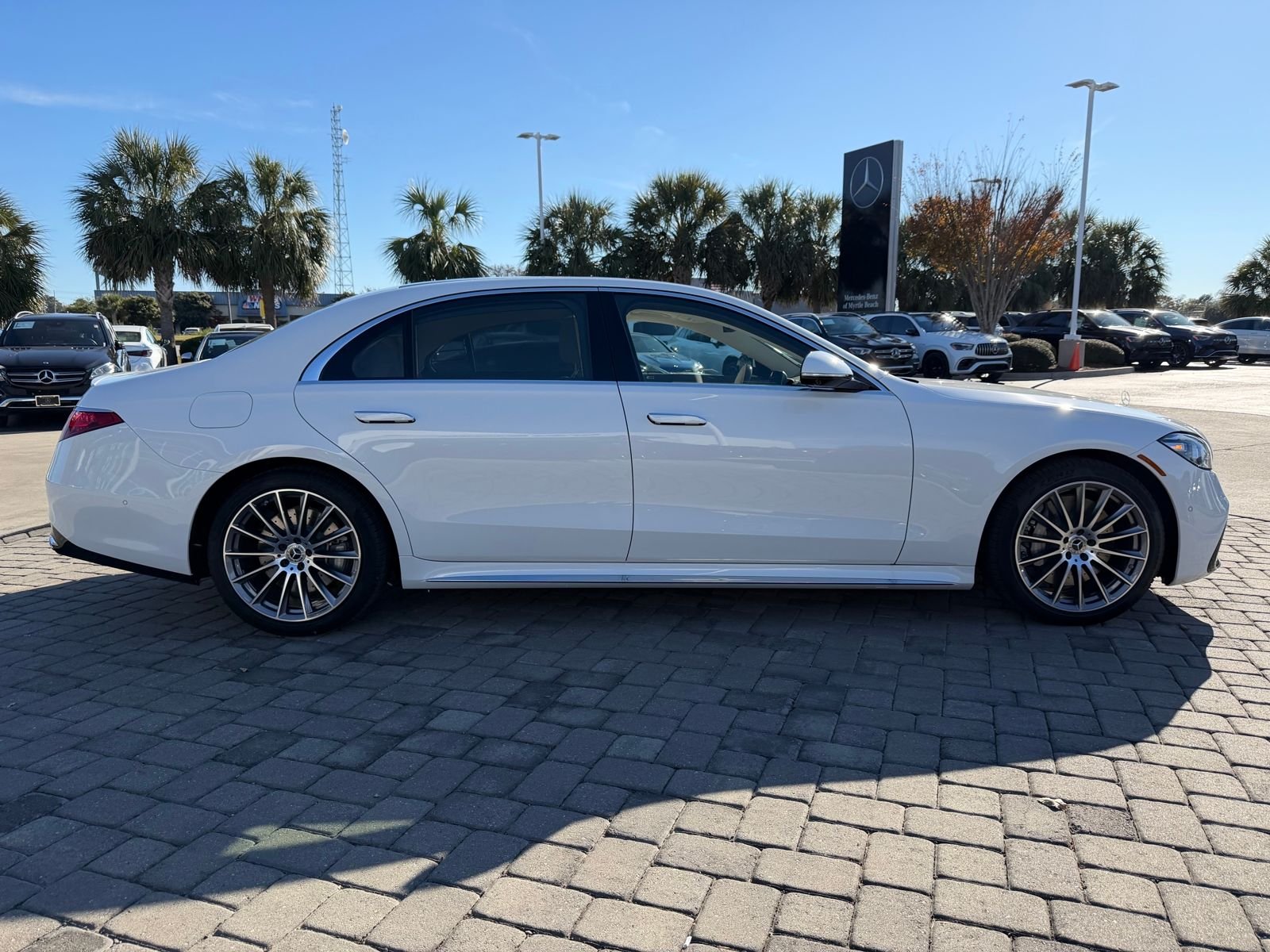 New 2026 MANUFAKTUR Moonlight White Metallic Mercedes-Benz S 580 image 8