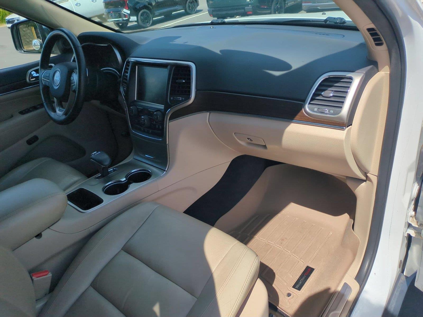 Used 2015 Bright White Clearcoat Jeep Limited image 38