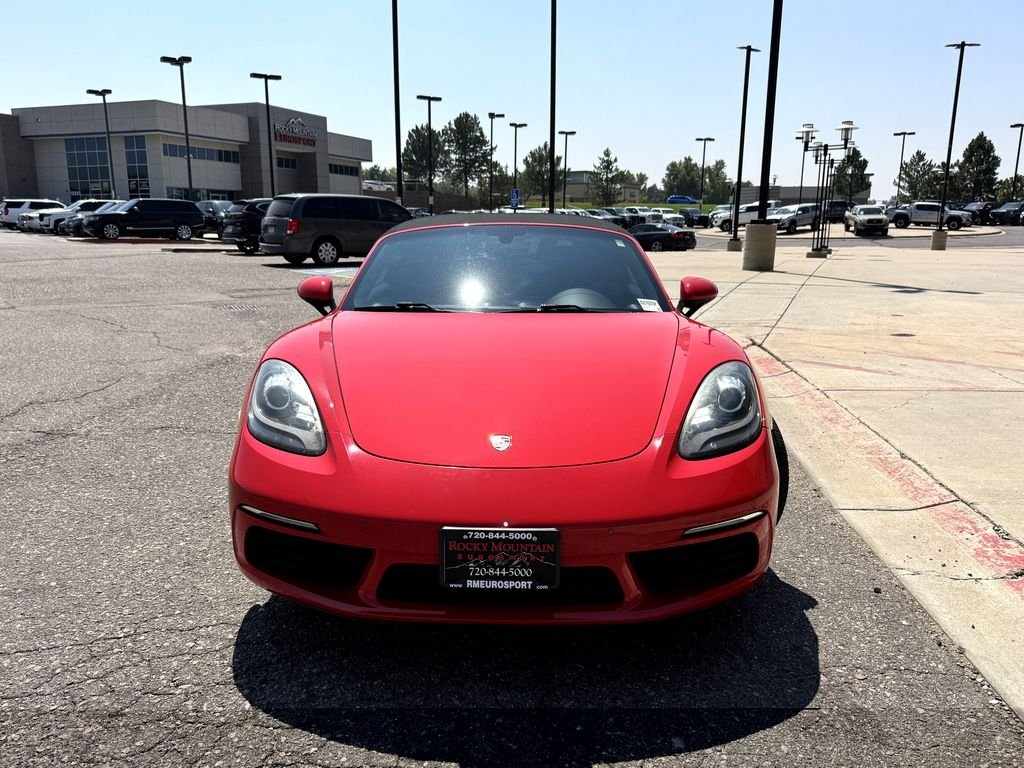 Used 2018 Red Porsche Base image 3