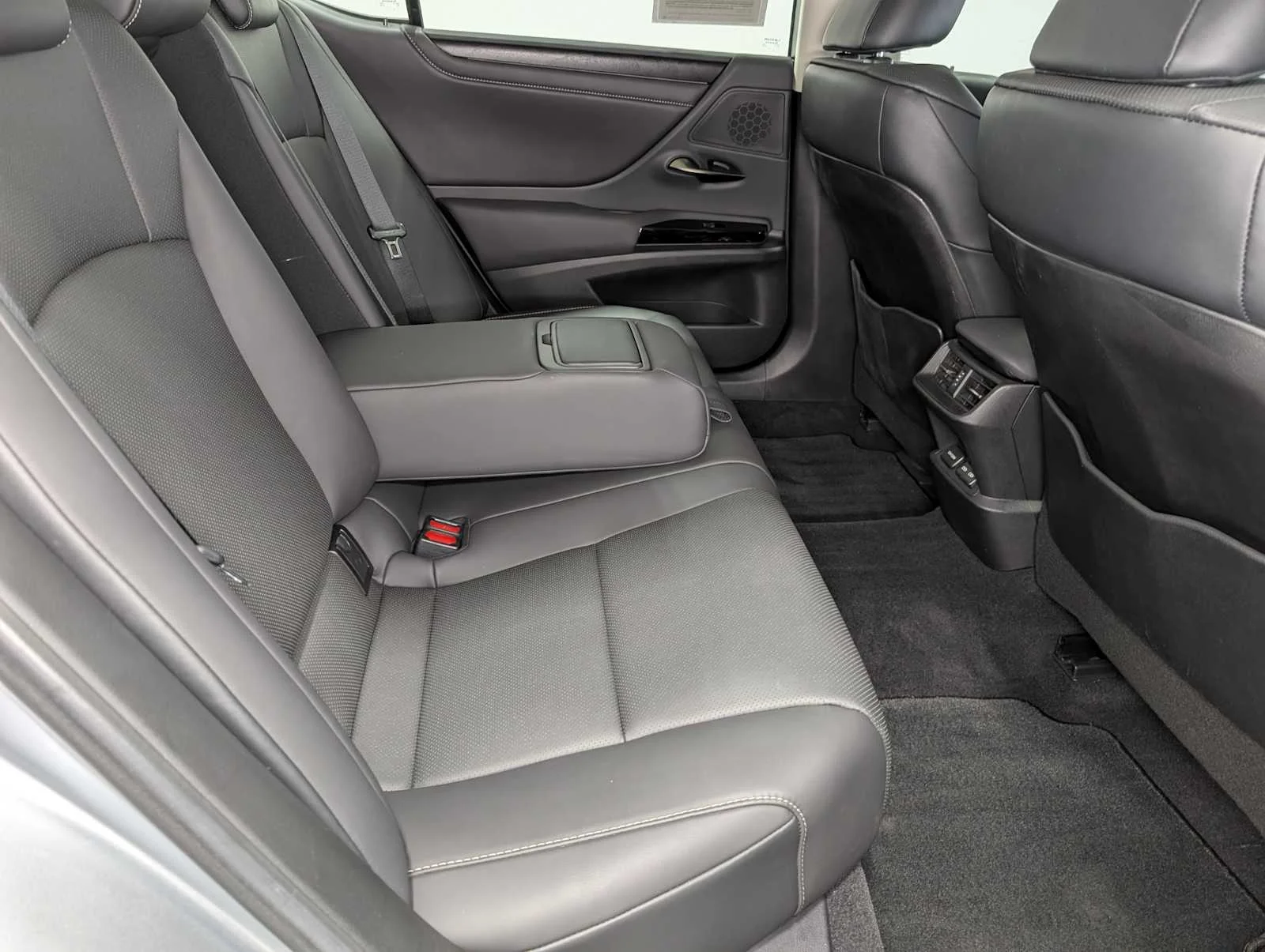 Used 2023 Iridium Lexus  image 40