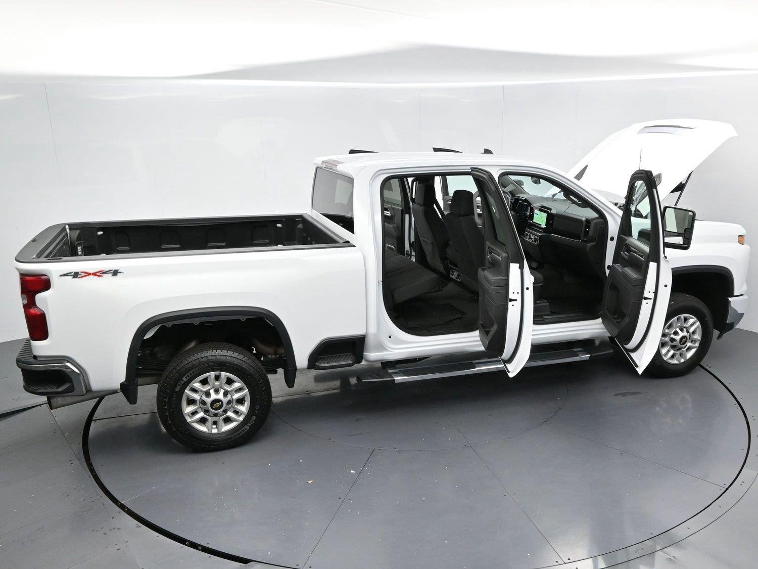 Used 2025 Summit White Chevrolet LT image 41
