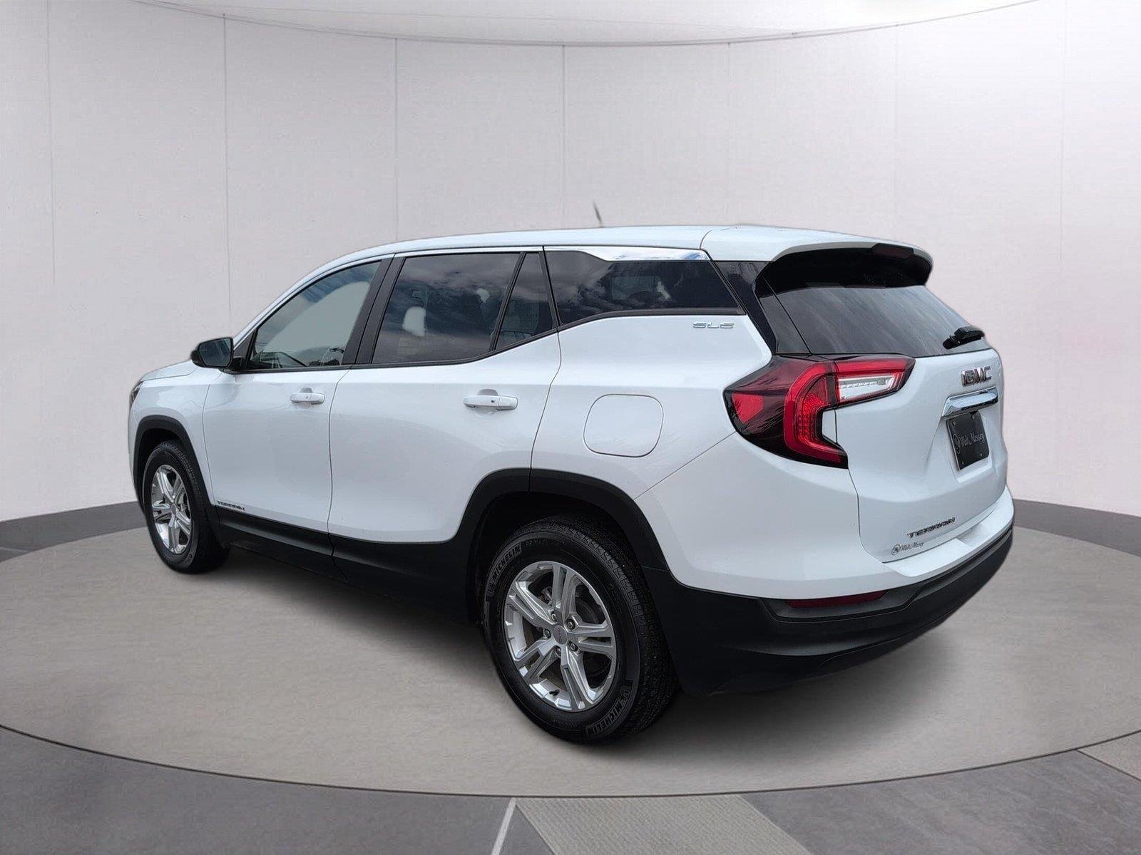 Used 2024 Summit White GMC SLE image 5