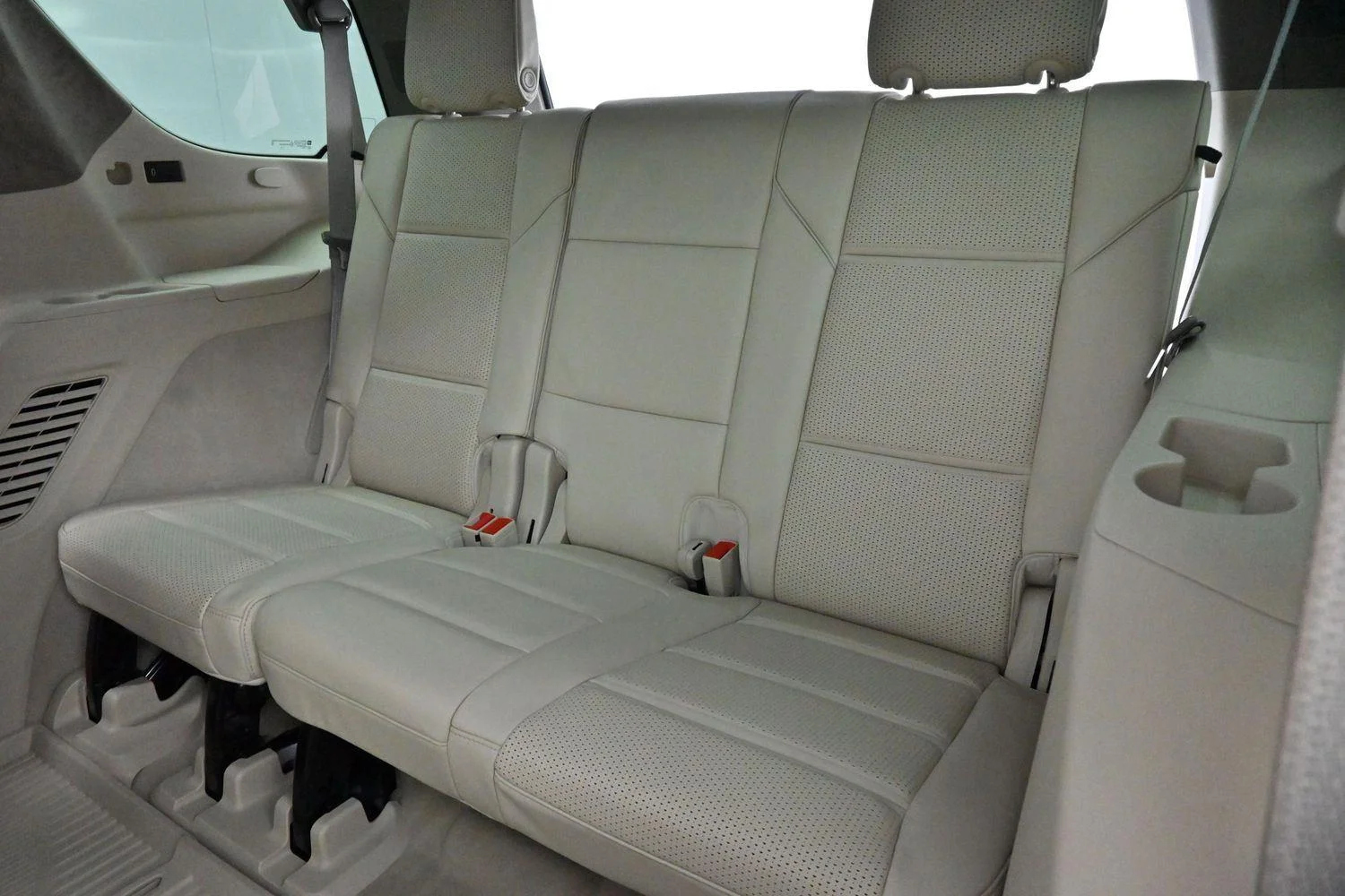 Used 2024 Crystal White Tricoat Cadillac Sport Platinum image 37