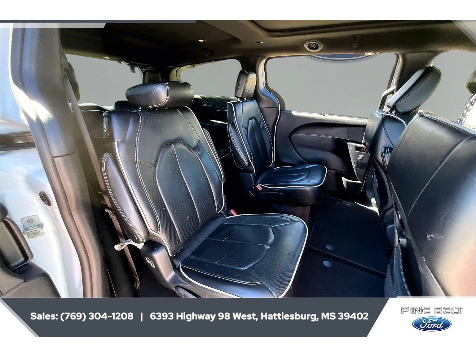 Used 2025 Bright White Clearcoat Chrysler Limited image 20