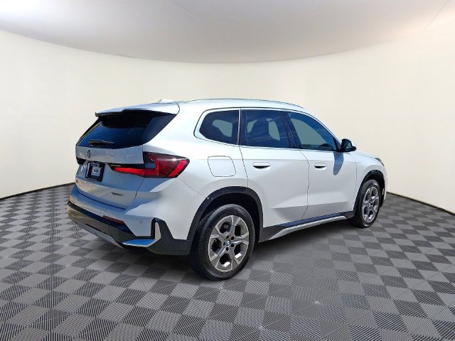 Used 2023 White BMW xDrive28i image 9