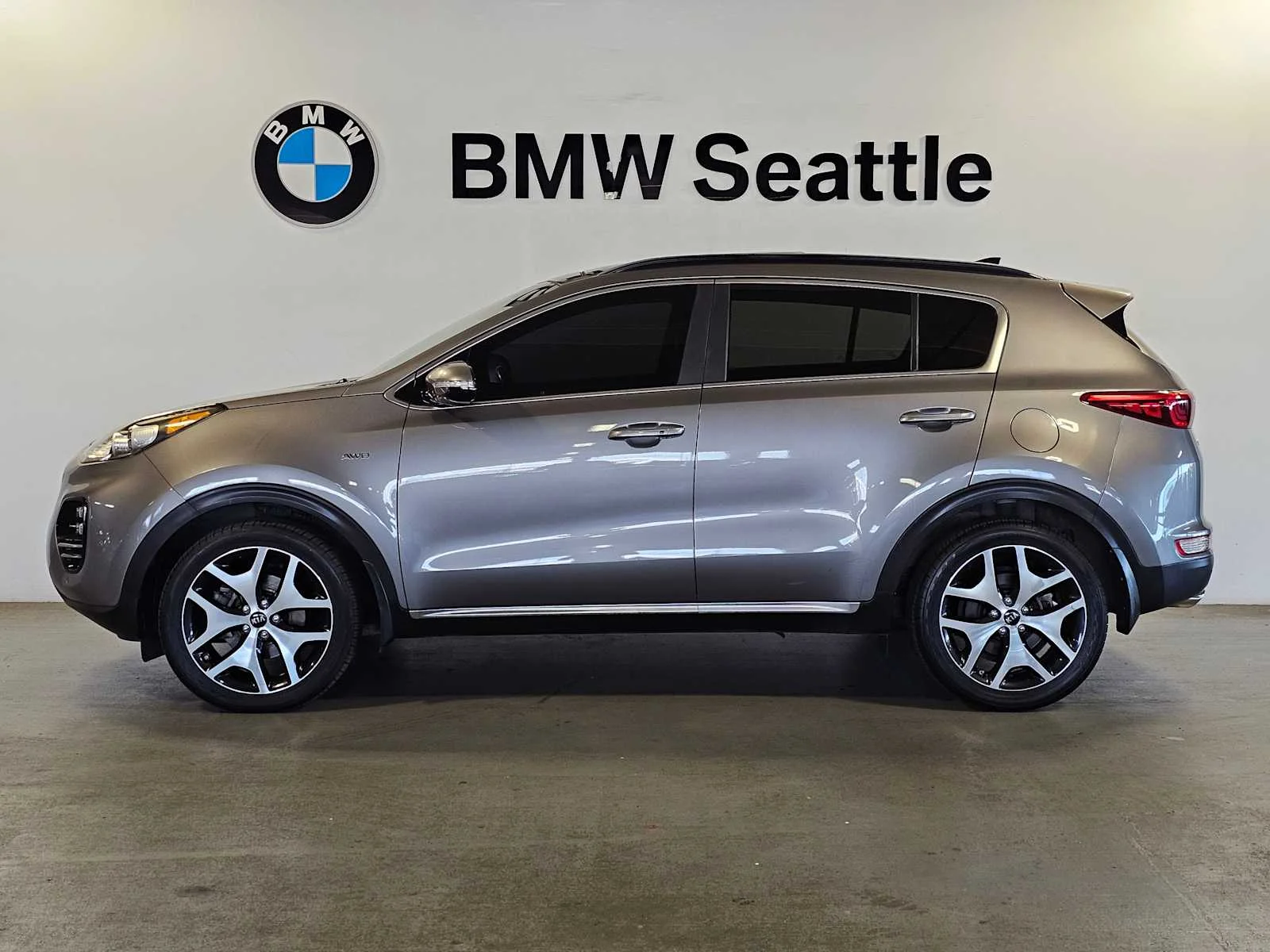 Used 2018 Mineral Silver Kia SX Turbo image 3