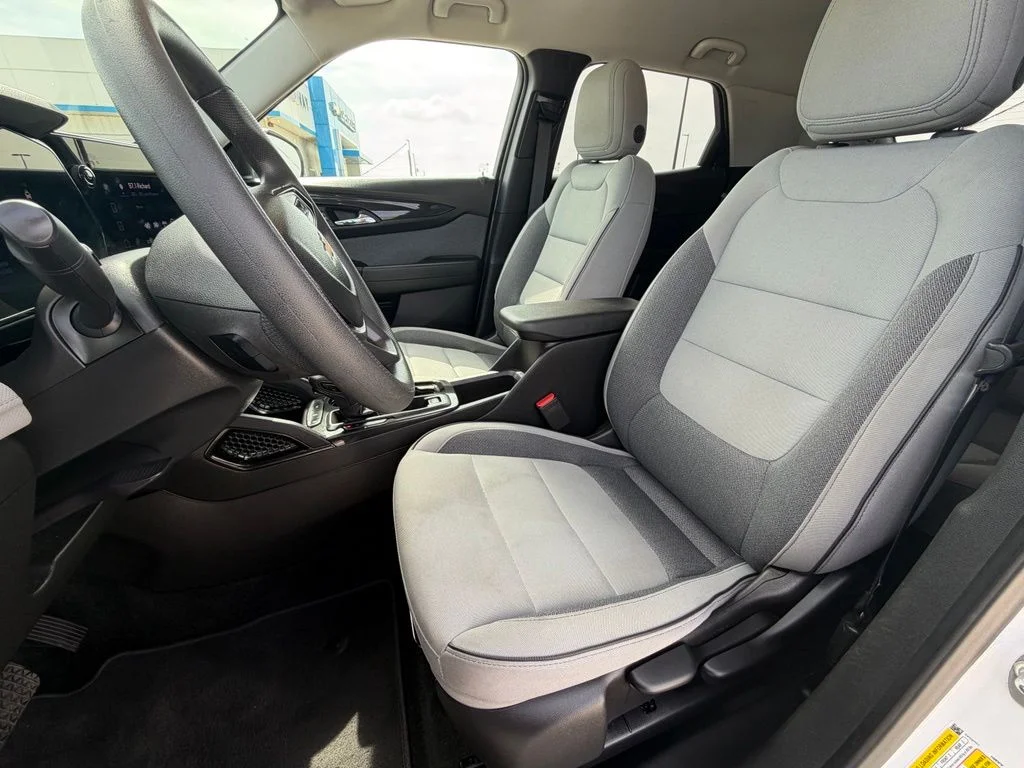 Used 2025 White Chevrolet LT image 11