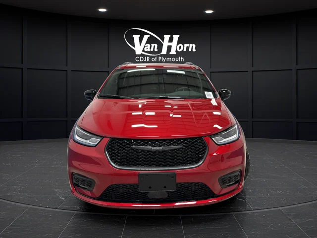 New 2026 Red Hot Pearl-Coat Exterior Paint Chrysler Select image 8