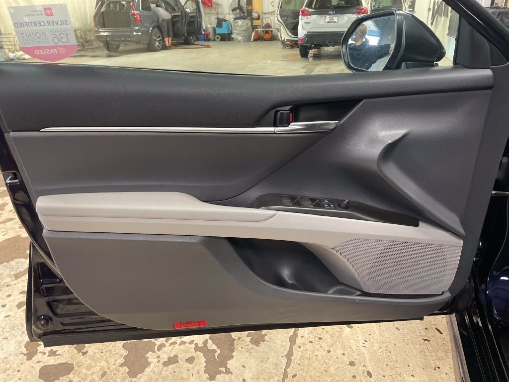 Used 2021  Toyota SE image 13