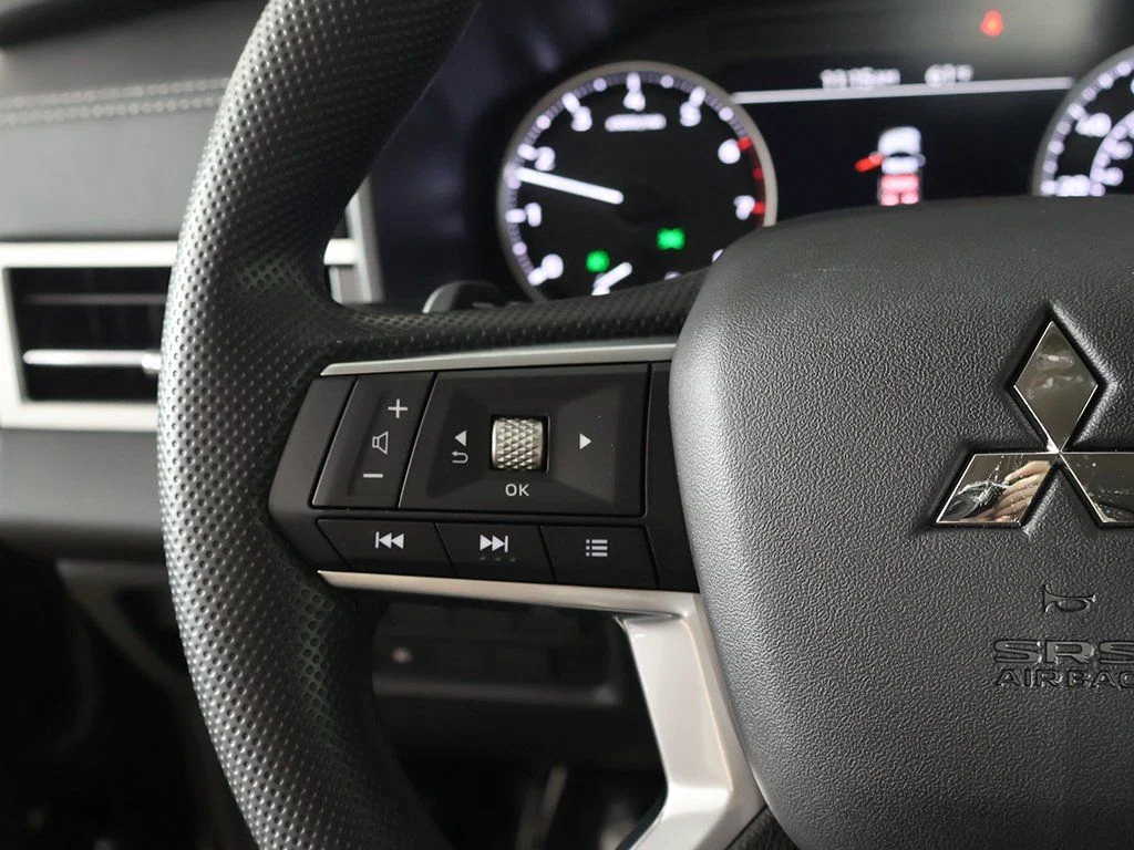 New 2026 Black Mitsubishi ES image 40
