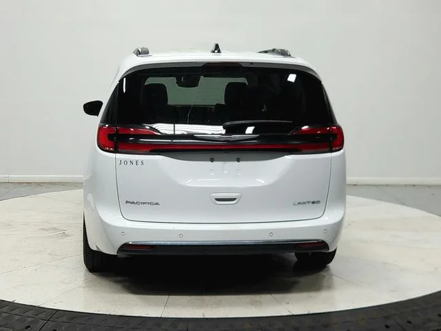 Used 2023 White Chrysler Limited image 7