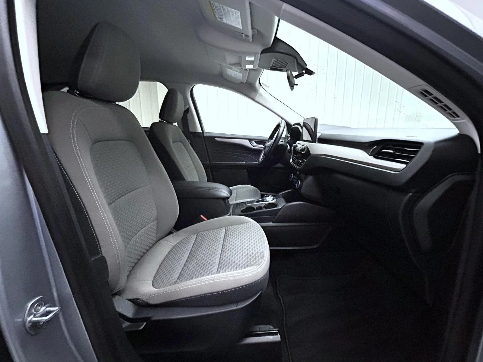 Used 2021 Silver Ford SE image 15