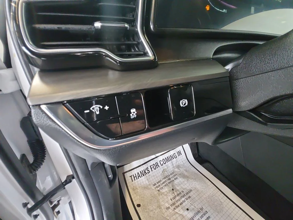 Used 2023 White Kia X-Line image 32