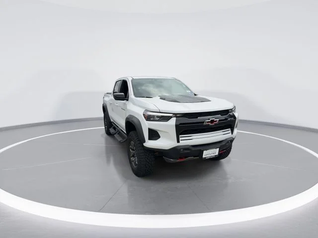 Used 2025 White Chevrolet ZR2 image 3
