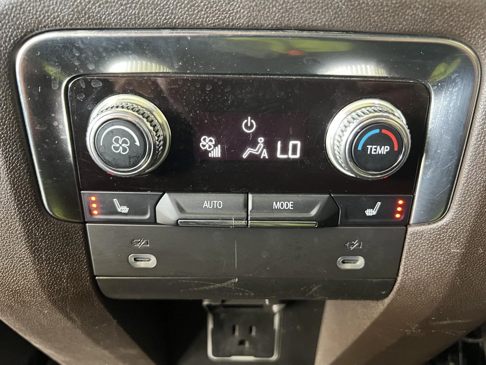 Used 2022 White Frost Tricoat GMC SLT image 25