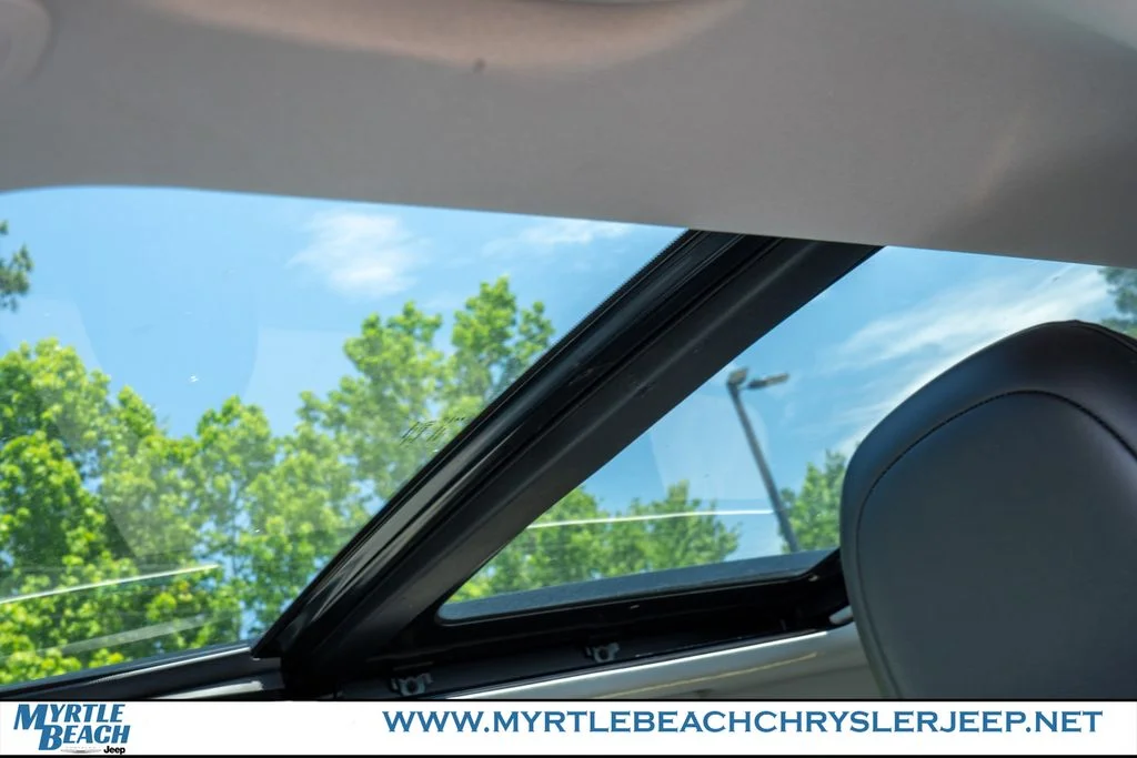 Certified Used 2022 Diamond Black Jeep Latitude Lux image 18