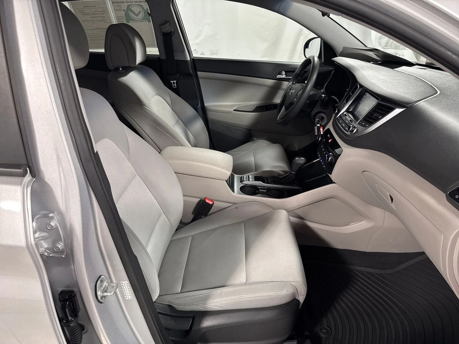 Used 2018 Molten Silver Hyundai SEL image 27