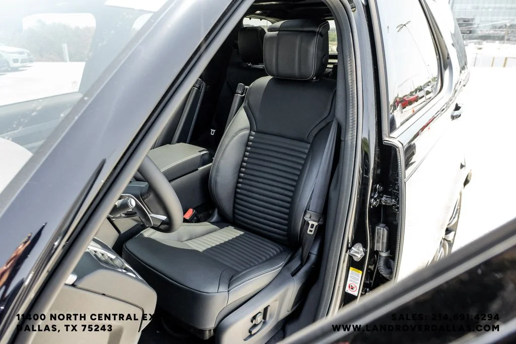 New 2026 Santorini Black Metallic Land Rover Dynamic SE image 35