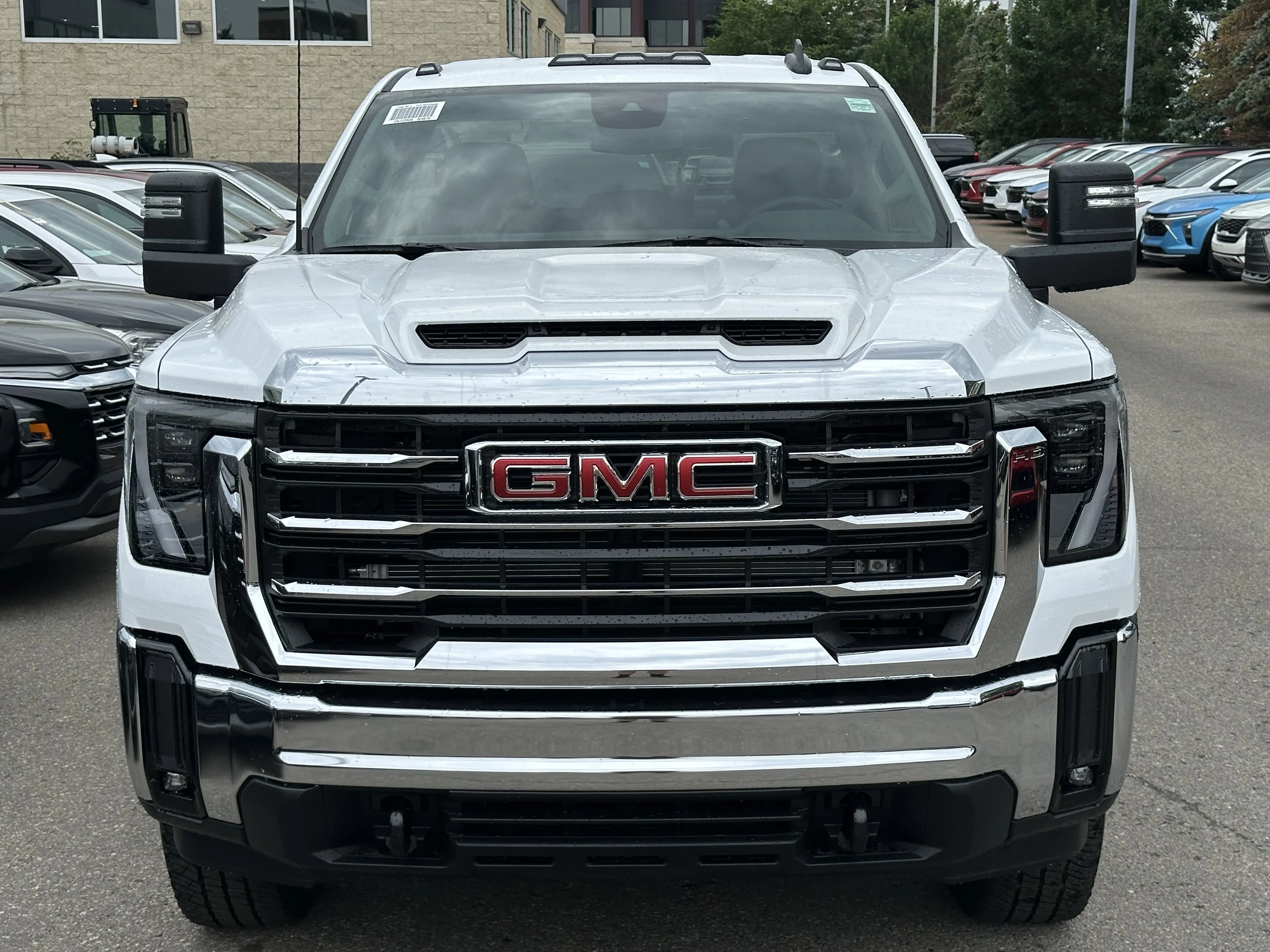 New 2026 Summit White GMC SLE image 2