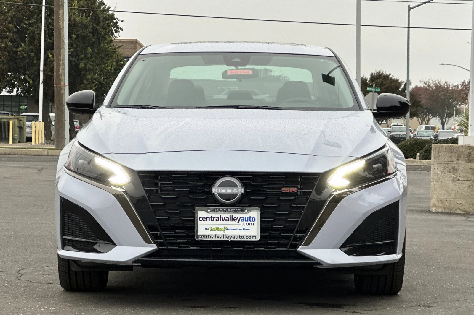2025 Nissan Altima SR - Photo 9