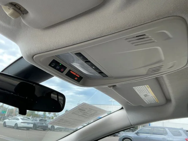 Used 2018 White Chevrolet LT image 27
