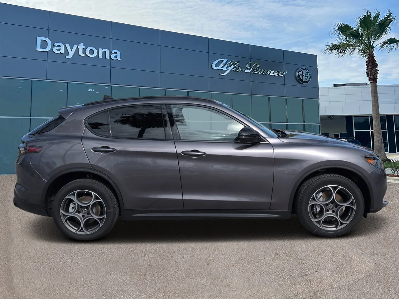 New 2026 Vesuvio Gray Metallic Exterior Paint Alfa Romeo  image 2