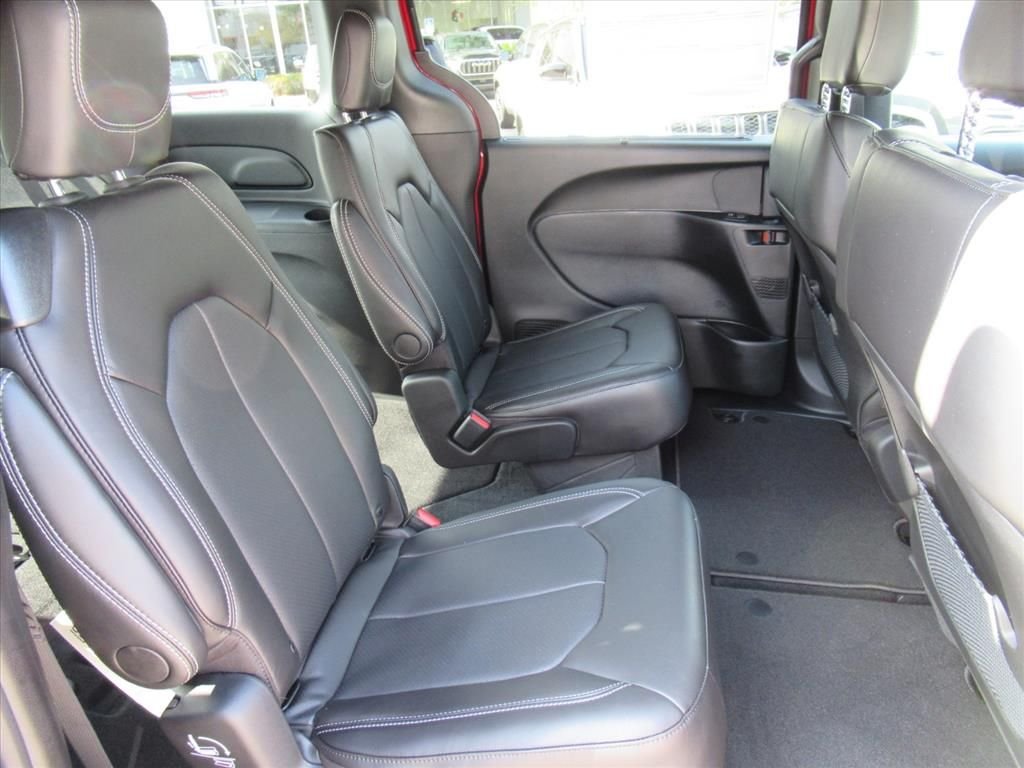 New 2026 Red Hot Pearl-Coat Exterior Paint Chrysler LX image 27