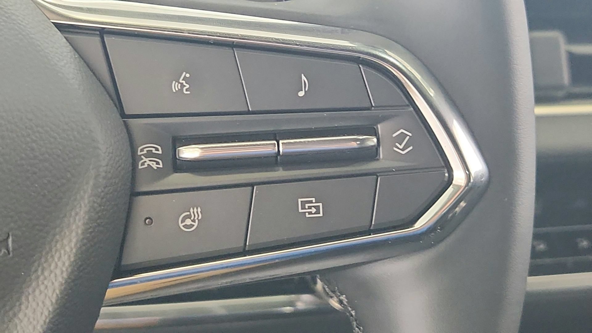 2027 Chevrolet Equinox LT - Photo 24