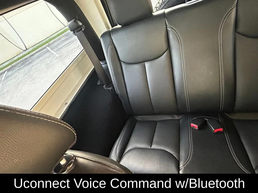 Used 2016 Silver Jeep Sahara image 12