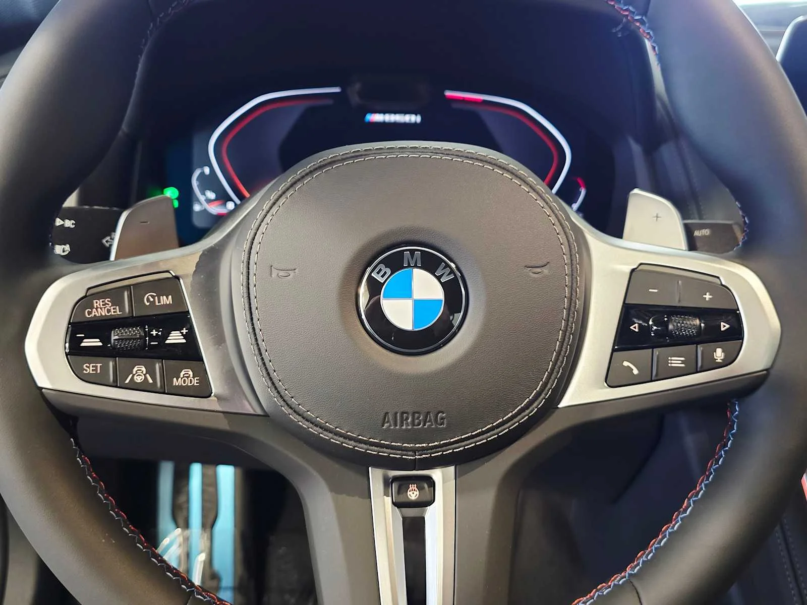 2026 BMW 8 Series M850i - Photo 11