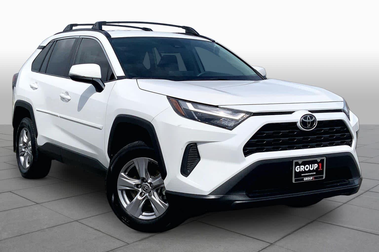 Used 2025 Ice Cap Toyota XLE image 3
