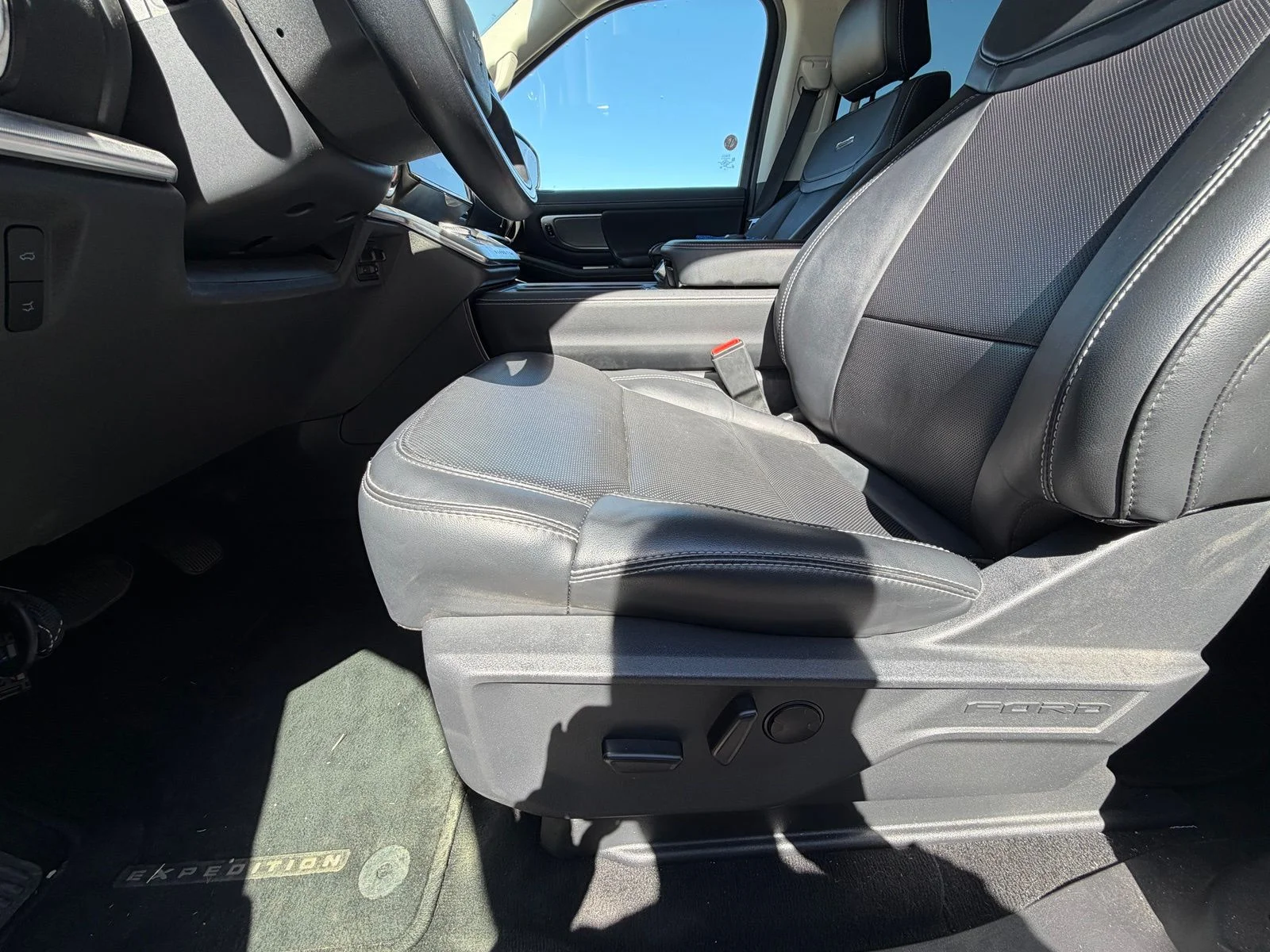 Used 2025 White Ford Platinum image 6